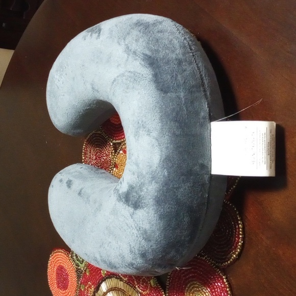NWOT Travel Neck Pillow - Picture 9 of 9